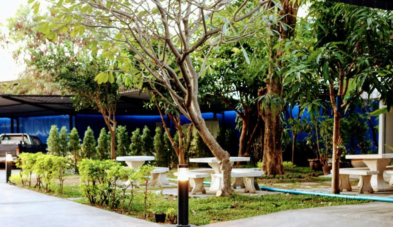 The Resto Hotell Udon Thani Exteriör bild