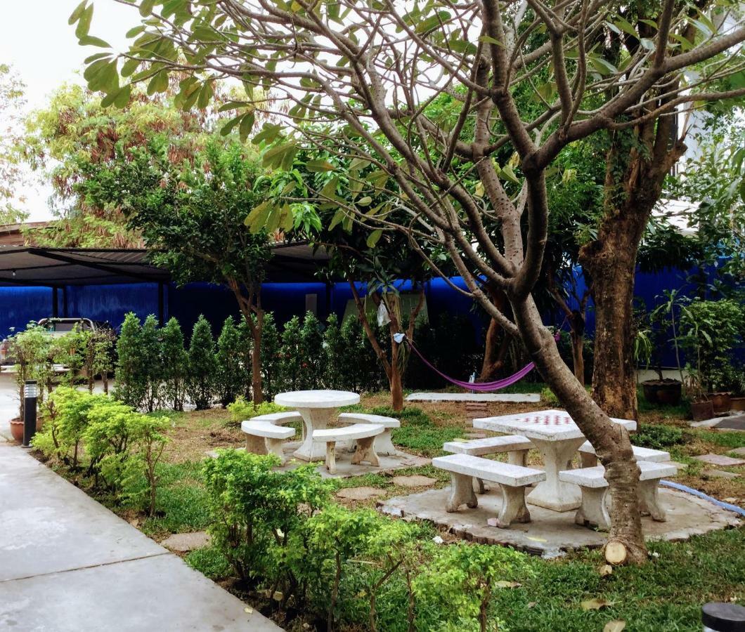 The Resto Hotell Udon Thani Exteriör bild
